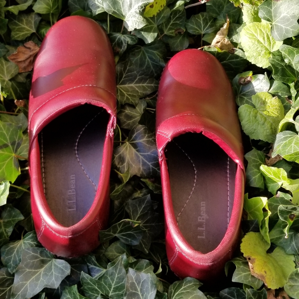 LL BEAN Professional Burgundy Leather Clogs